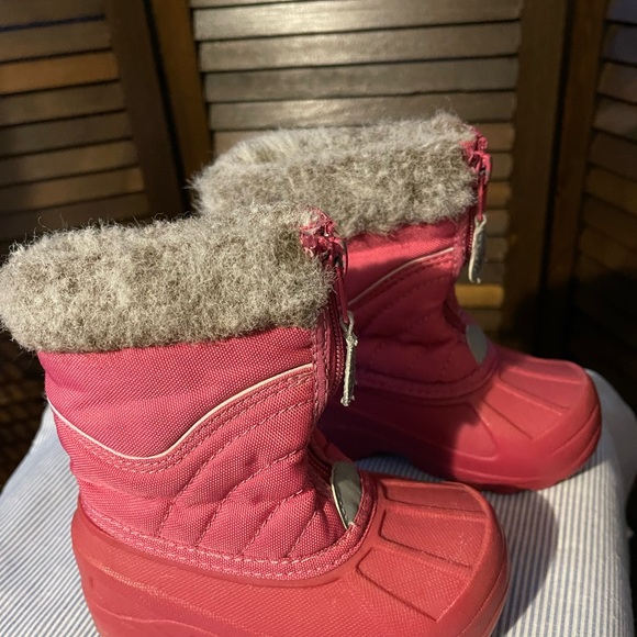 Polaris Pink Snow Boots with Grey Faux Fur - Picture 4 of 11
